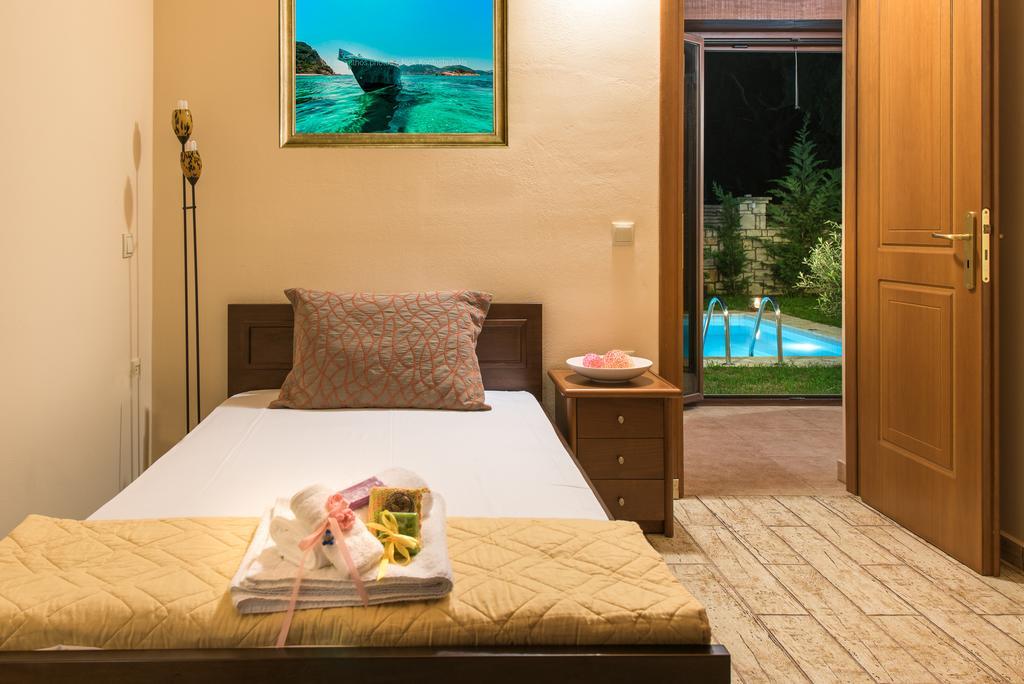 Astarte Villas - Kyveli Luxurious Private Villa Gaitani Room photo